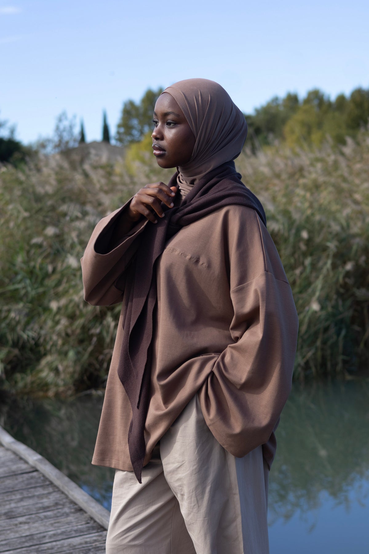 ÉCHARPE MAILLE TRIANGLE MARRON Mayssa Mastour