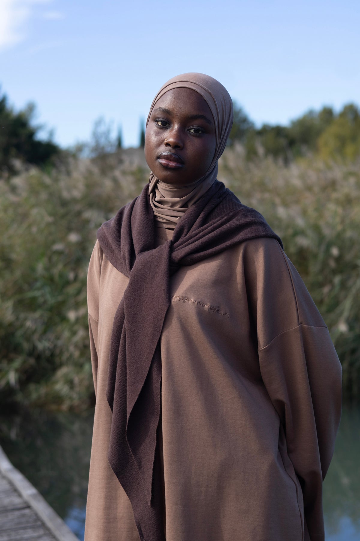 ÉCHARPE MAILLE TRIANGLE MARRON Mayssa Mastour