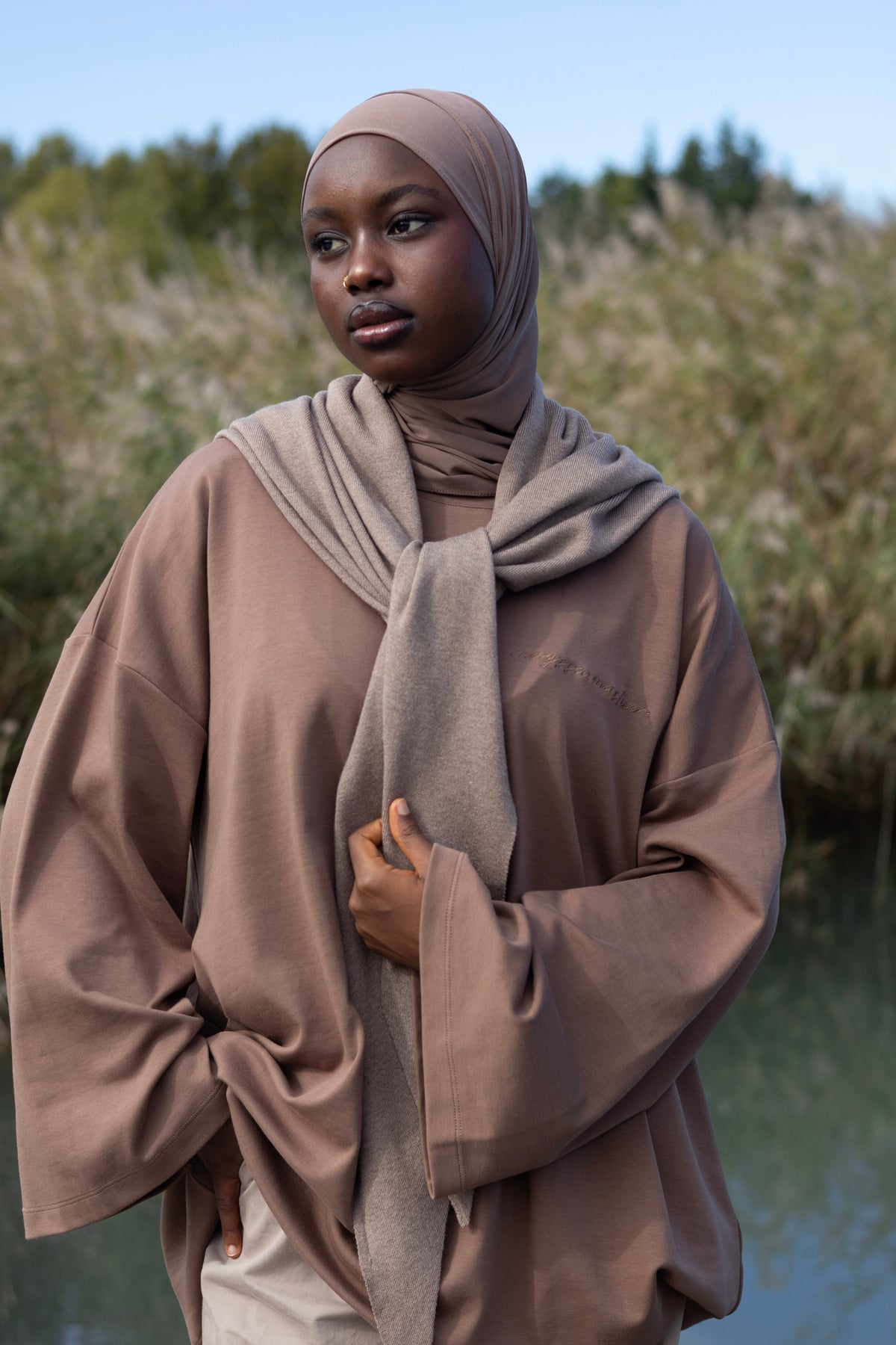ÉCHARPE MAILLE TRIANGLE BEIGE Mayssa Mastour