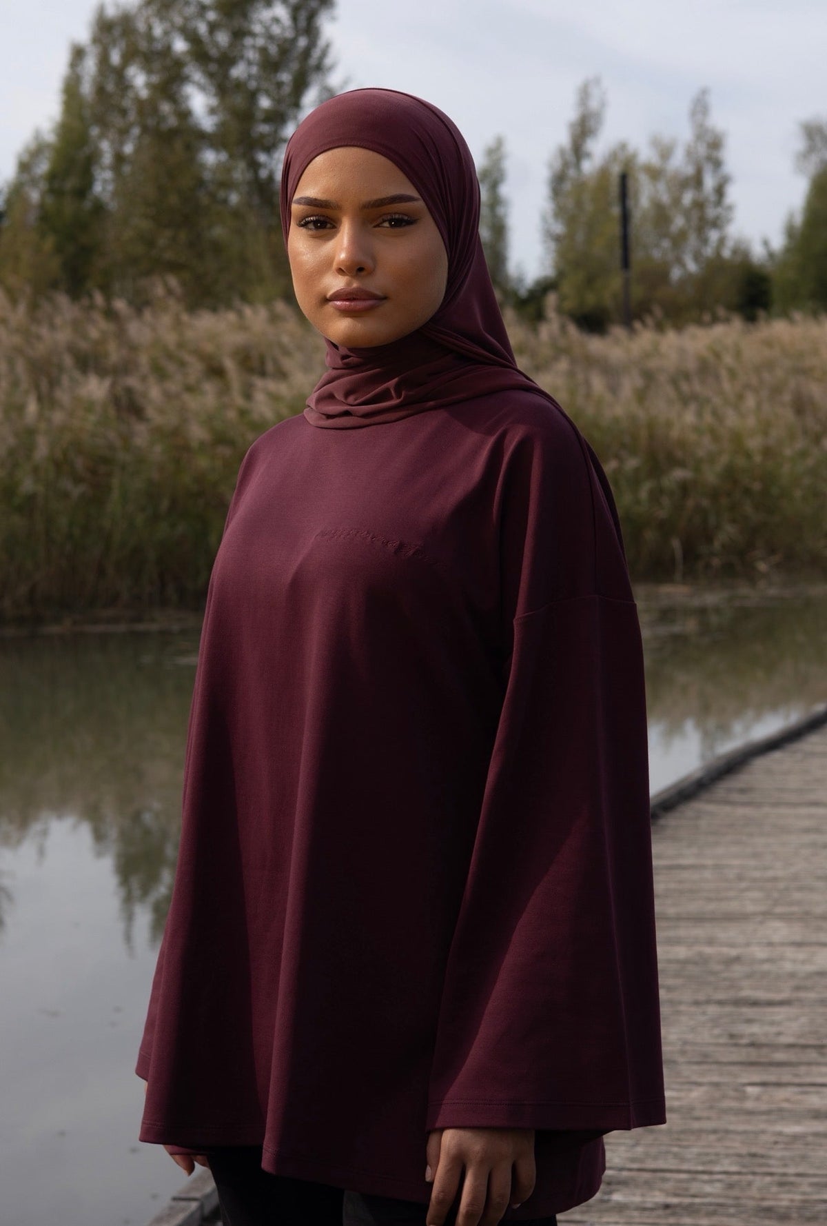 BASIC ESSENTIAL SIGNATURE BORDEAUX Mayssa Mastour