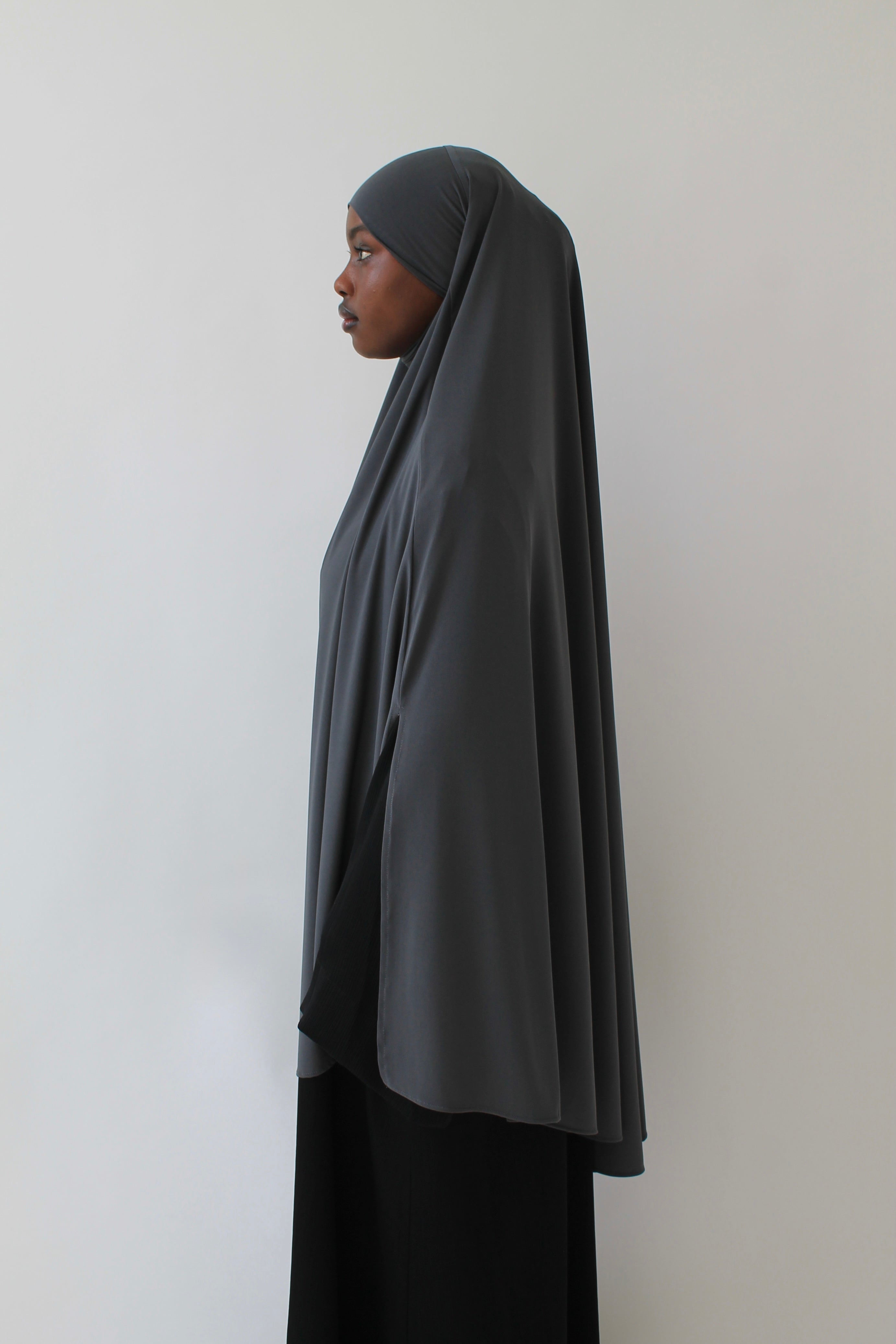 KHIMAR JERSEY PREMIUM À FENTES COURT Mayssa Mastour