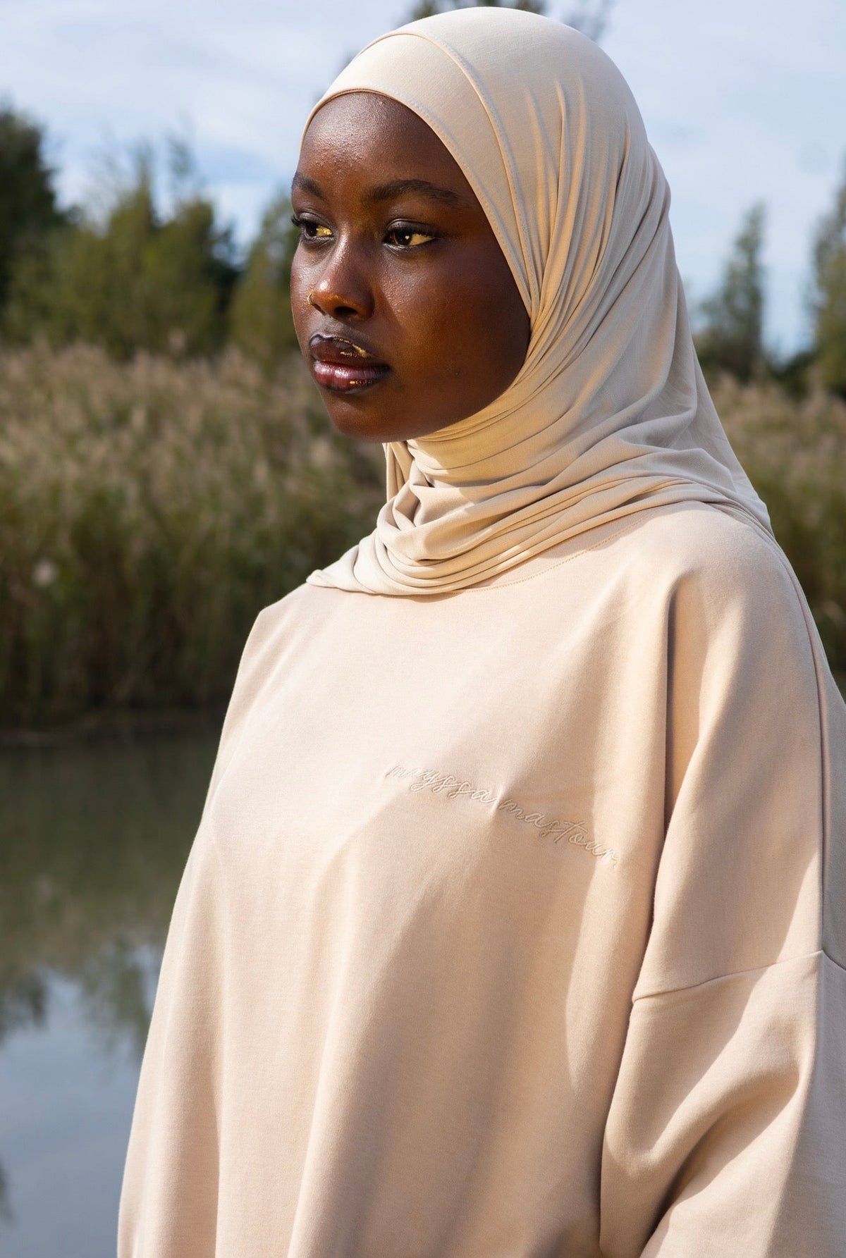 BASIC ESSENTIAL SIGNATURE BEIGE Mayssa Mastour