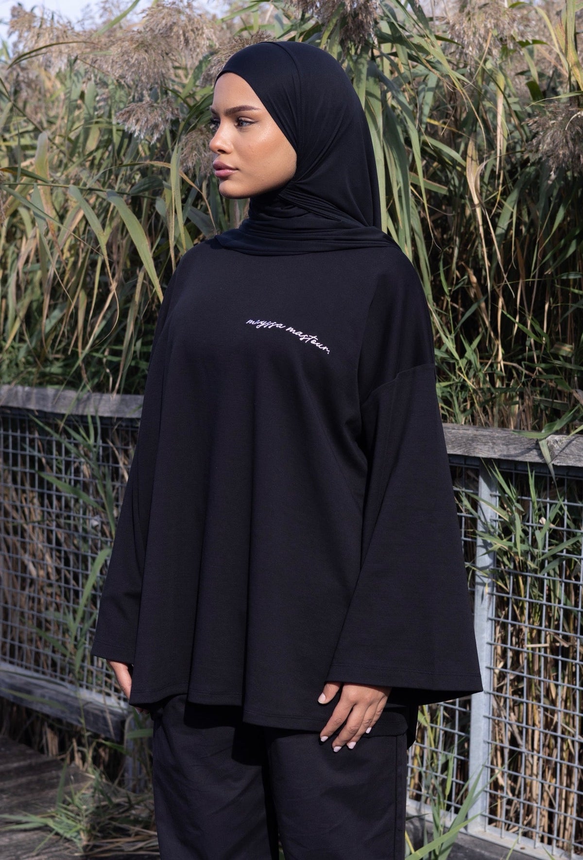 BASIC ESSENTIAL SIGNATURE NOIR Mayssa Mastour