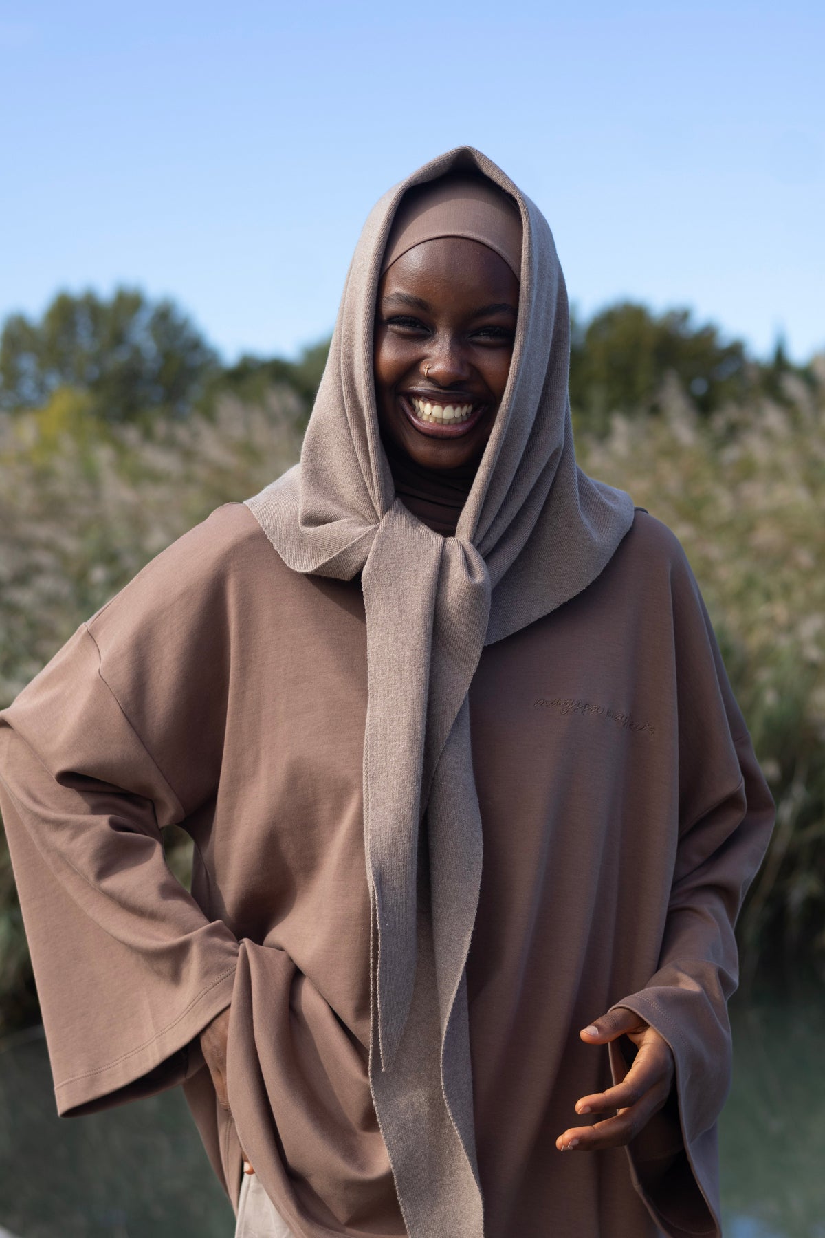 ÉCHARPE MAILLE TRIANGLE BEIGE Mayssa Mastour