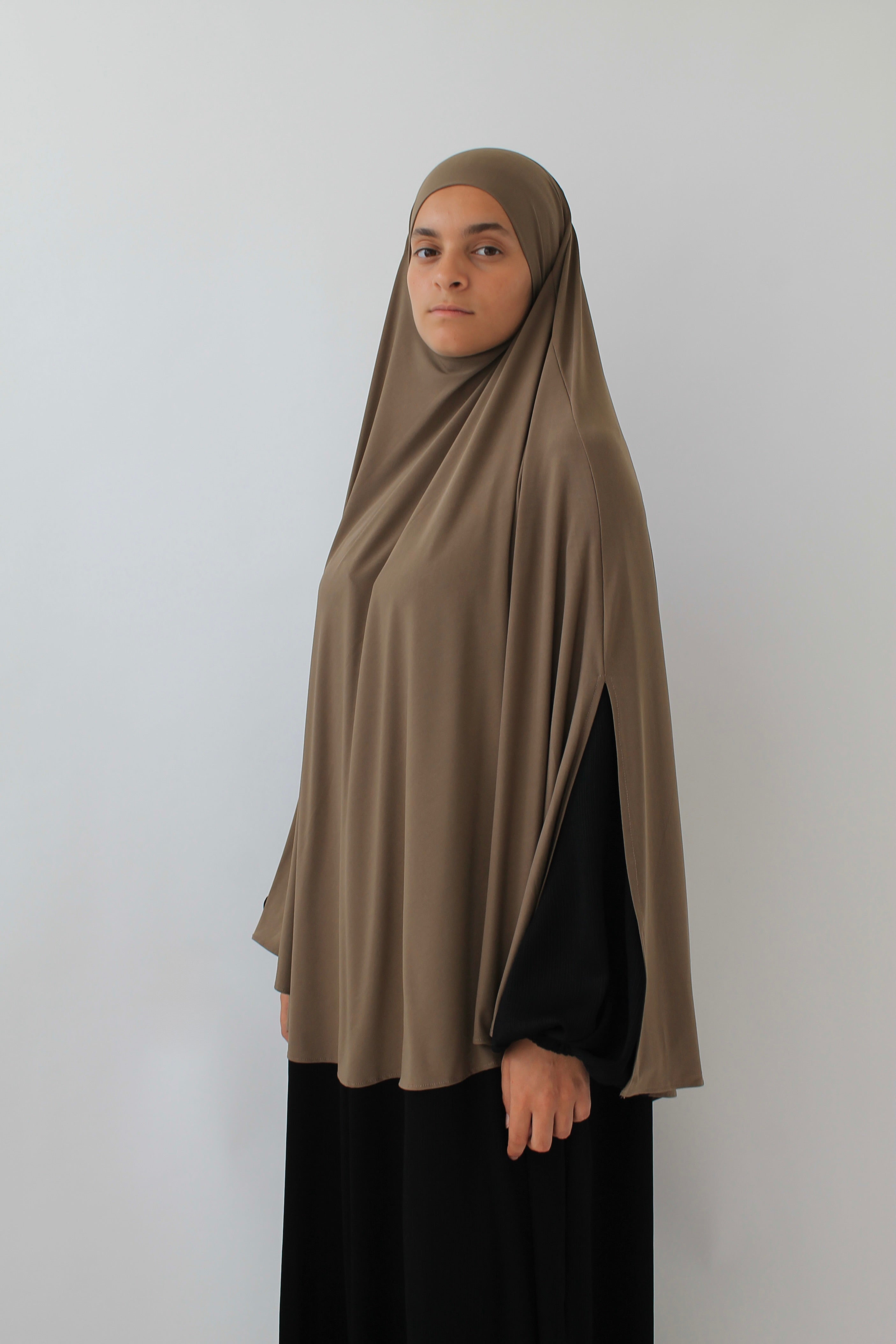 KHIMAR JERSEY PREMIUM À FENTES COURT Mayssa Mastour