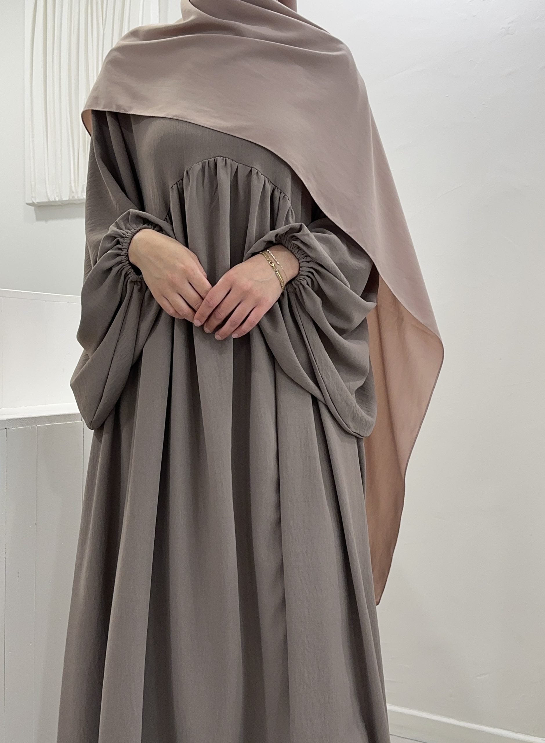 ABAYA ASSYA MANCHES BOUFFANTES